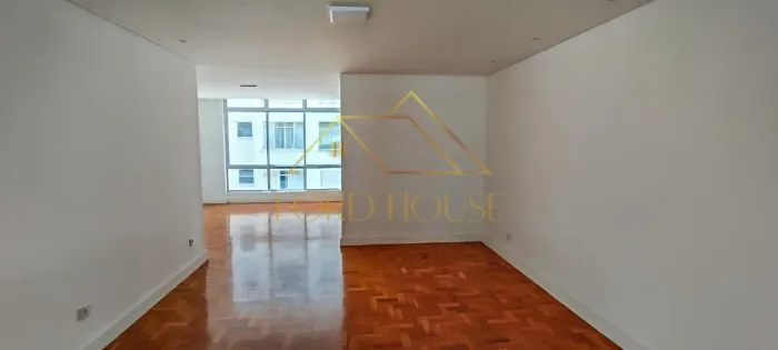 Apartamento no Jardim Paulista com 158m², possui 3 quartos, sendo 1 suíte e 1 vaga de gara