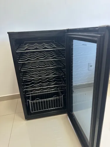 Vendo adega de vinho acs34 garrafas eletrolux 