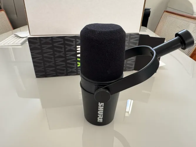 Microfone Shure MV7X (XLR Dinâmico)