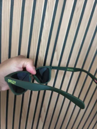 Oakley frogskins 
