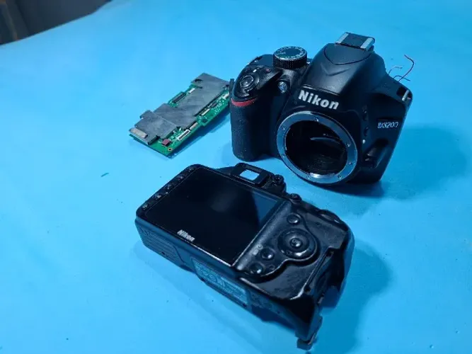 Câmera Nikon D3200 para retirada de peças (Sem placa principal)