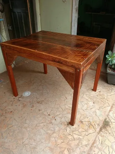MESA DE MADEIRA MACIÇA 1,00 x0.80