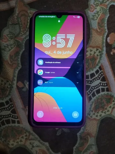Samsung Galaxy A05s 128GB 6GB RAM detalhe aparelho possui trinca na tela mas não em nada
