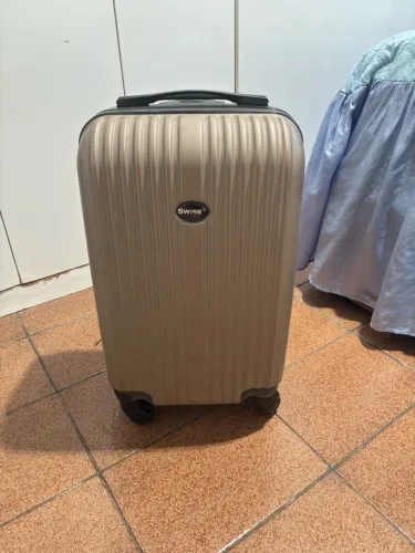 Mala de viagem semi nova