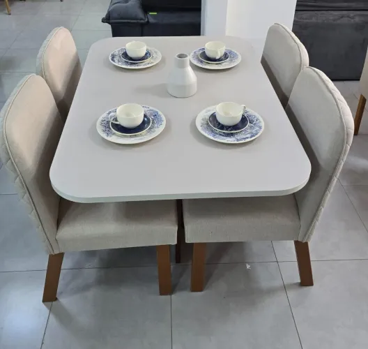 Mesa de jantar 4 cadeiras