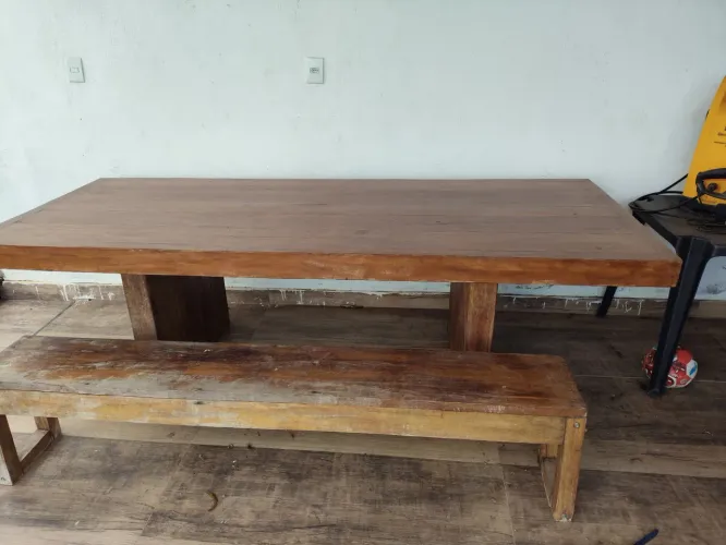 Mesa de madeira pura 2,50mts x 1mts R$ 1800