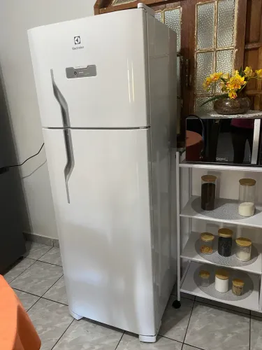 Geladeira Electrolux frost free 220v