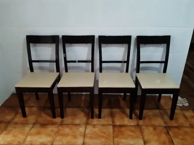 Conjunto 4 cadeiras de jantar em madeira