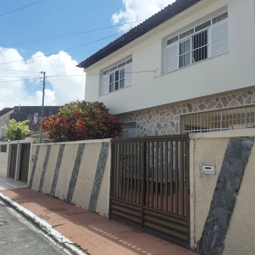CASA NO BAIRRO GETÚLIO VARGAS
