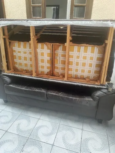 Doação de sofá e beliche bastante usado 