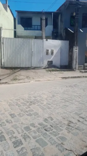 Vende se   2 casas .obs:só vendo as duas.