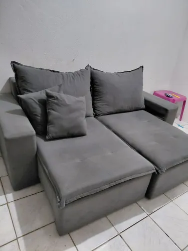 Sofá Semi novo apenas 4 meses de uso , 4 lugares perfeito sem nenhum defeito