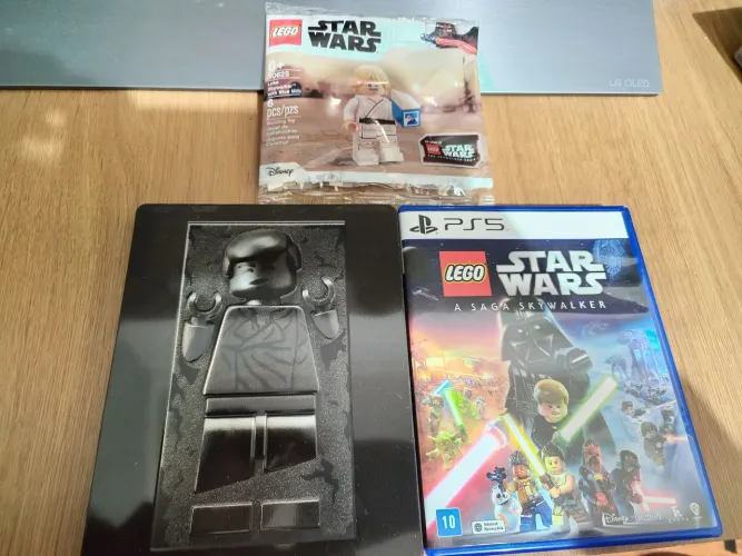LEGO Star Wars A Saga Skywalker PS5 - mídia física + steelbook + boneco LEGO