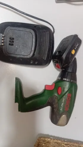 Parafusadeira e Furadeira Bosch 14,4V Li-Ion + Carregador + Bateria (Kit Completo)