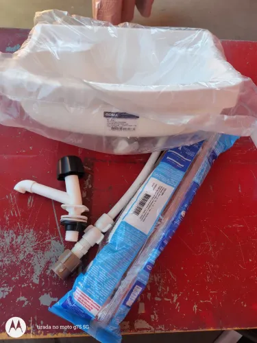 Vendo pia de plástico completa.