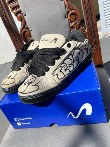 Vendo tênis Tesla Hertz OFF white Bomb