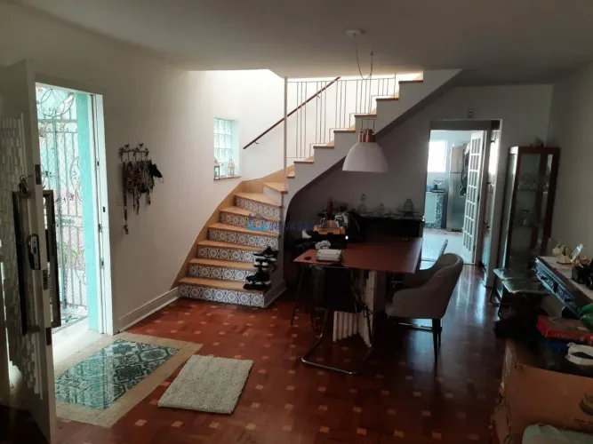Casa com 03 quartos na região da Vila Mascote