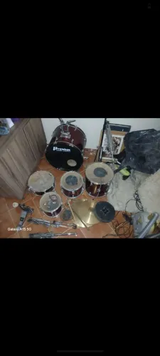 Bateria usada com algumas avarias mais funcionando perfeitamente