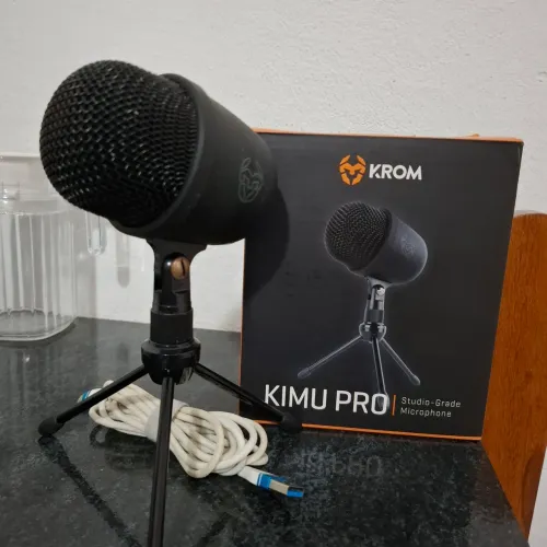 Microfone Krom Kimu Pro - Qualidade de Estúdio (USB) com Caixas e Acessórios