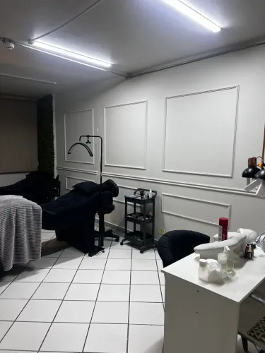Alugo espaço para manicure 