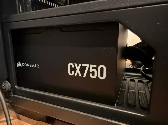Fonte CX750 corsair (2 meses de uso)