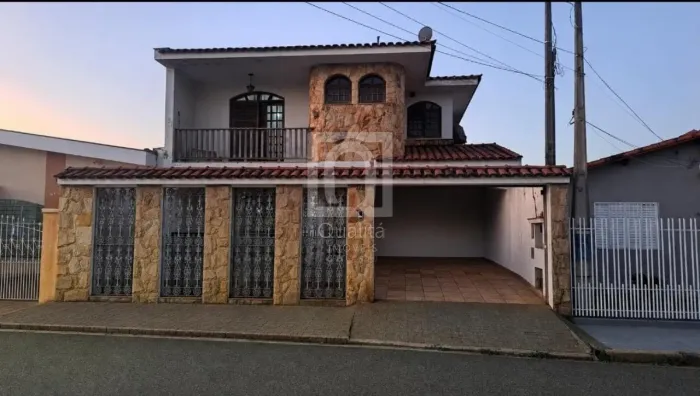 Imperdível! Casa à venda em Votorantim-SP, Parque Bela Vista, 3 quartos, 1 suíte, 2 salas,