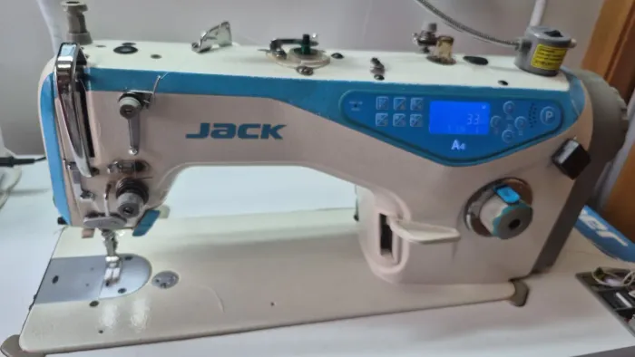 Maquina de Costura Jack A4