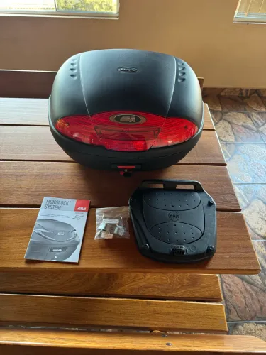 Baú givi monolock 45L - novo