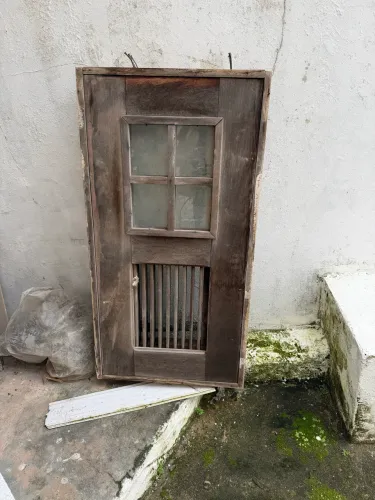 Janela de madeira com vidro para banheiro 