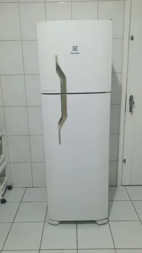 GELADEIRA ELECTROLUX FROST FREE 261 LITROS 
