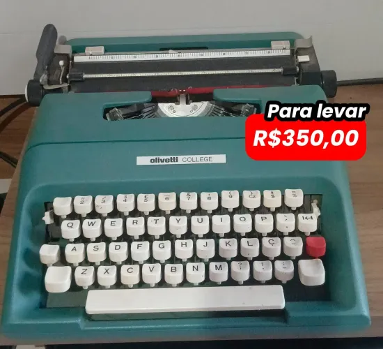 Maquina de Escrever . Olivetti College