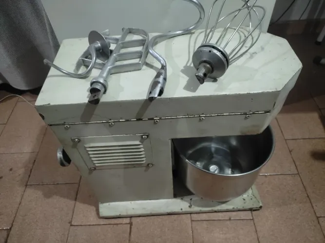 Batedeira industrial 12 kg