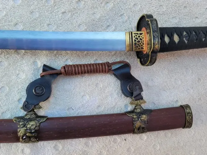 Espada Katana com fio com corte. Chinesas novas. Importadas dos USA.