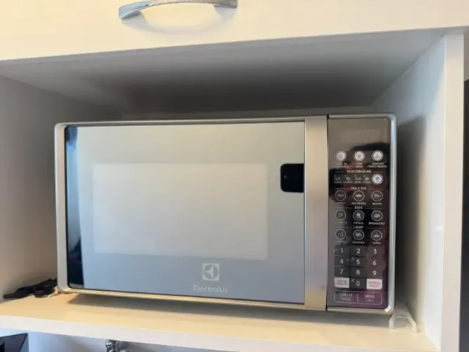Micro-Ondas Eletrolux 20 L Cor Inox Epelhado função tira odor,Painel inteligente