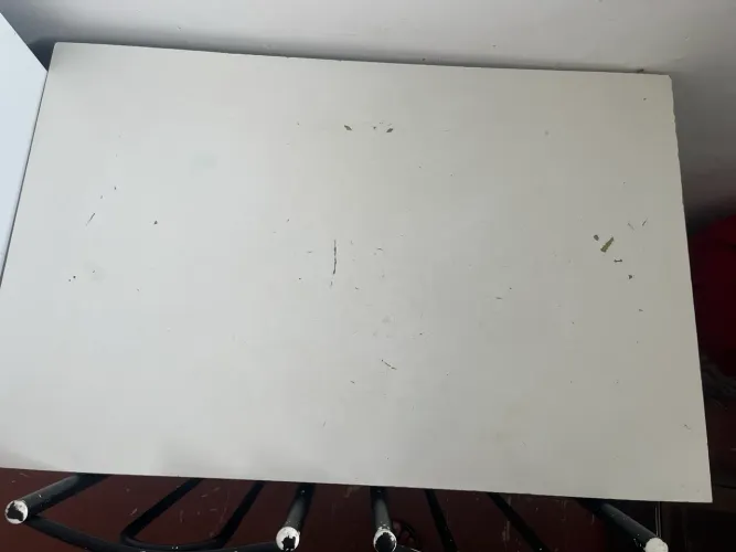 Mesa grande de madeira usada