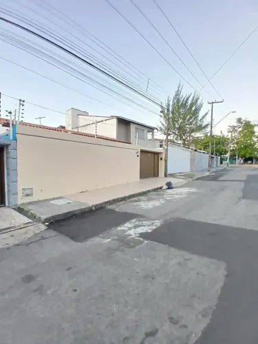 Casa plana na Parquelandia com 5 quartos e 5 vagas
