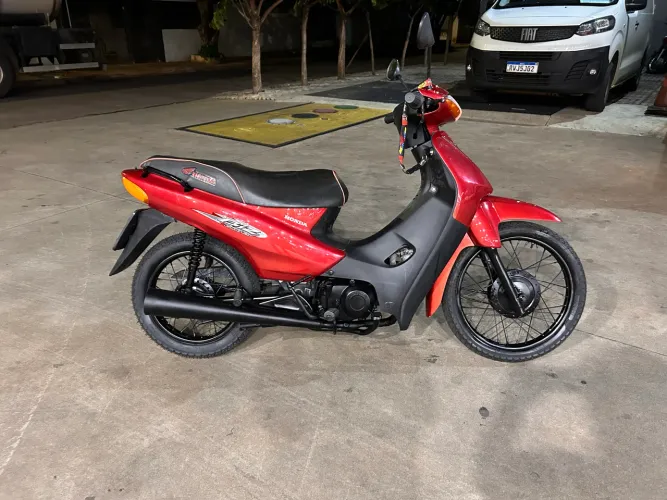 Honda C 100 Biz 2005.