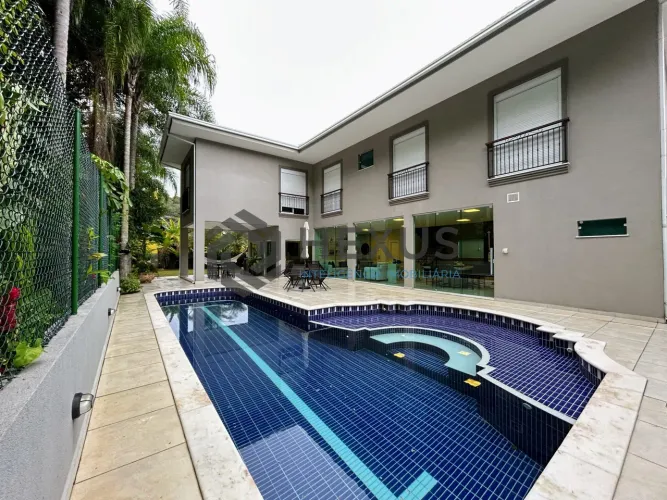 Casa voltada para a mata na praia de Pernambuco à venda, Guarujá-SP.
