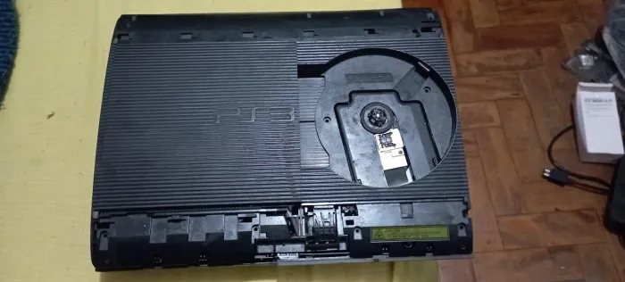**PraSair** Ps3 super slim, com defeito, no estado, para peças, sem testes