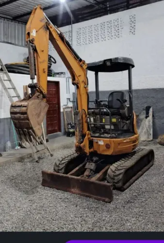 Escavadeira case cx27b