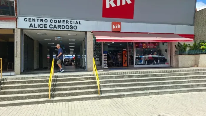 Excelente loja d frente para Av.Pres Kenned frente ao Assaí Centro-SG-Rua Principal-Centro