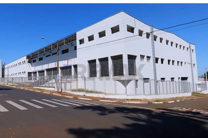 Oportunidade: Loja Moderna no Centro de Artur Nogueira