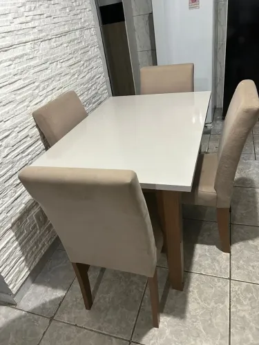 Mesa com cadeiras
