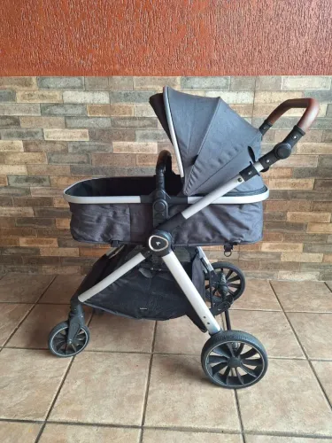 Vendo carrinho + bebê conforto. INFANTI ROMANZO DUO