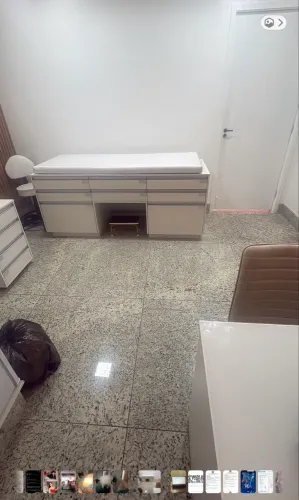 Vendo Maca de Estética/Clínica com Armário Integrado - Oportunidade!