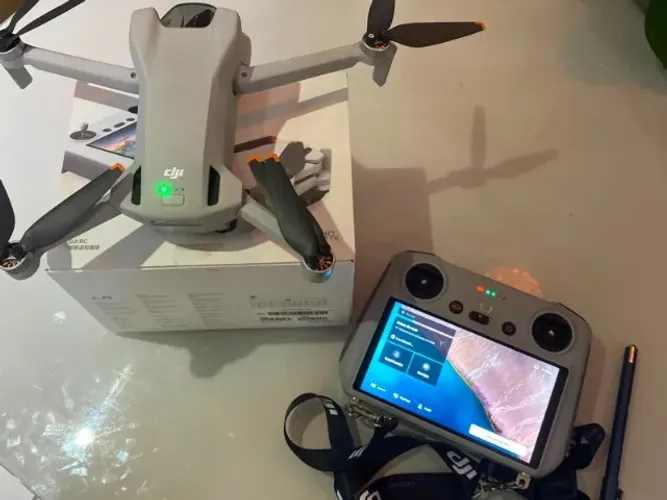 Drone DJI 3 com tela RC - 3 meses de uso