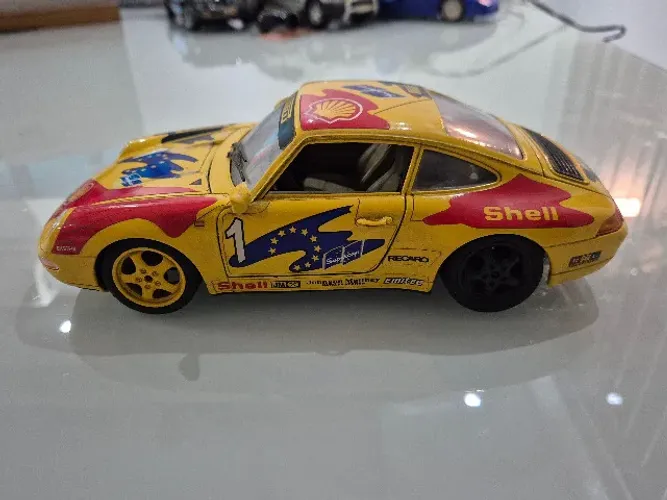 Miniatura Porsche 911 Carrera Racing Escala 1/18 Bburago