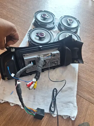 Multimidia com moldura zera no plástico ainda