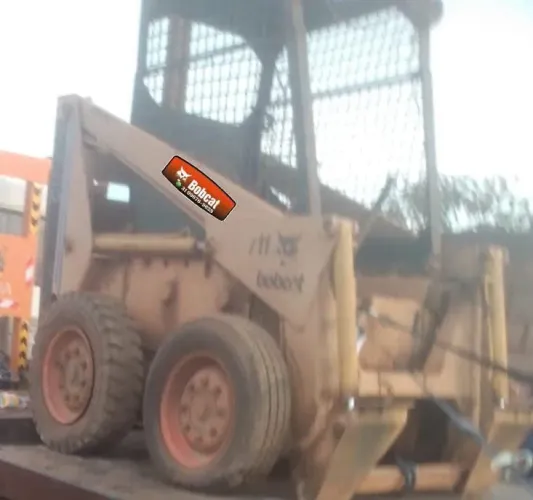 Mini Carregadeira Bobcat Clark 711 sem o motor