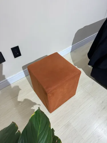 Puff em suede novo! Nunca usado!